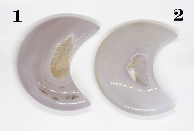 Agate en forme de lune avec cristallisation