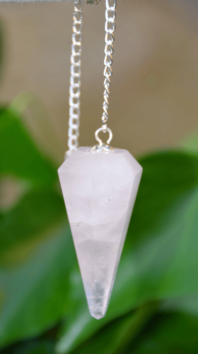 Pendule Quartz rose pointe à facettes