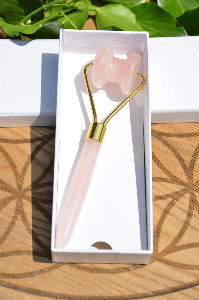 Rouleau de massage visage Quartz rose métal couleur or jaune