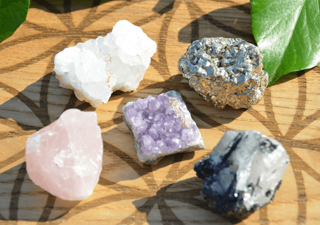 Coffret avec 5 roches en cristal minéral (Lot N°1)