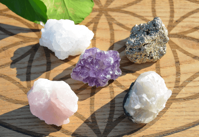 Coffret avec 5 roches en cristal minéral (Lot N°2)