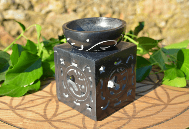 Brûle-parfum OHM en pierre à savon noire