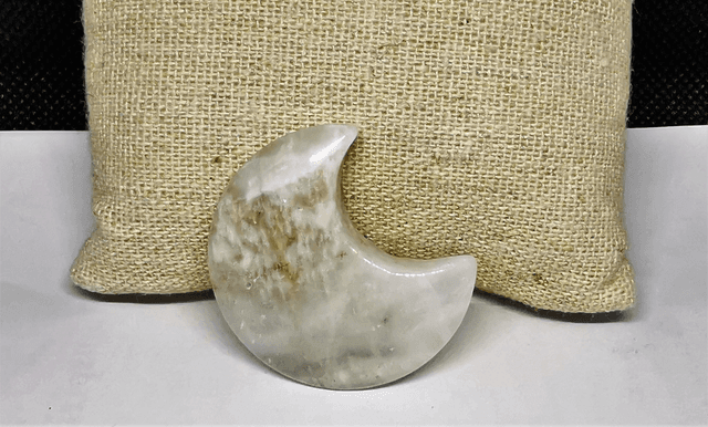 Pierre de Lune en forme de Lune